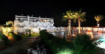 Sandy's & Log-villas Kosz