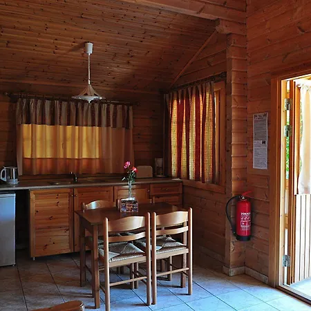 Apartmanhotel Sandy's & Log-villas 2*