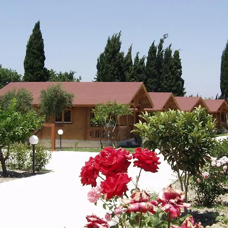 Sandy's & Log-villas شقة فندقية 2*