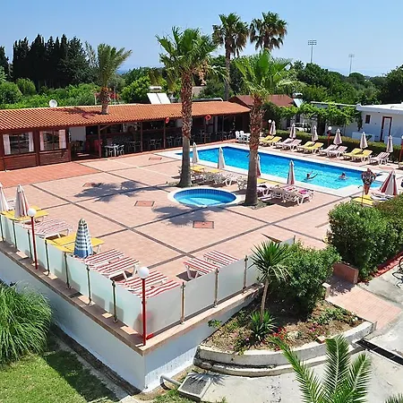 Aparthotel Sandy's & Log-villas