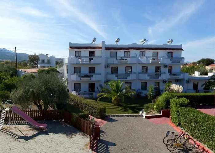 Sandy'S Studios Apartments & Log-Villas