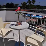 Sandy'S Studios Apartments & Log-Villas