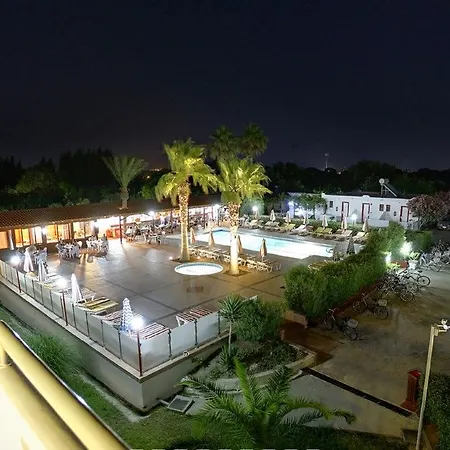 Sandy'S Studios Apartments & Log-Villas 2*