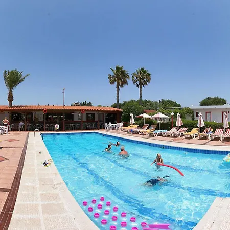 Sandy'S Studios Apartments & Log-Villas 2*