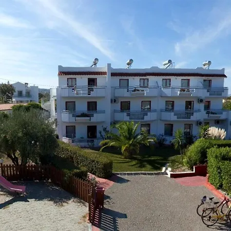 Sandy'S Studios Apartments & Log-Villas