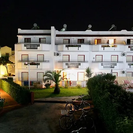 Sandy'S Studios Apartments & Log-Villas